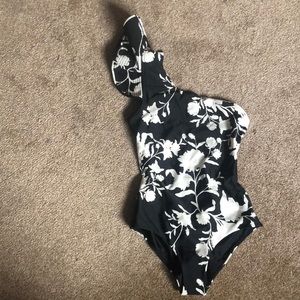 NWT H&M ONE PIECE OFF ONE SHOULDER BATHING SUIT